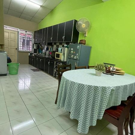 Homestaymuslim Di Teluk Intan Bagian luar foto