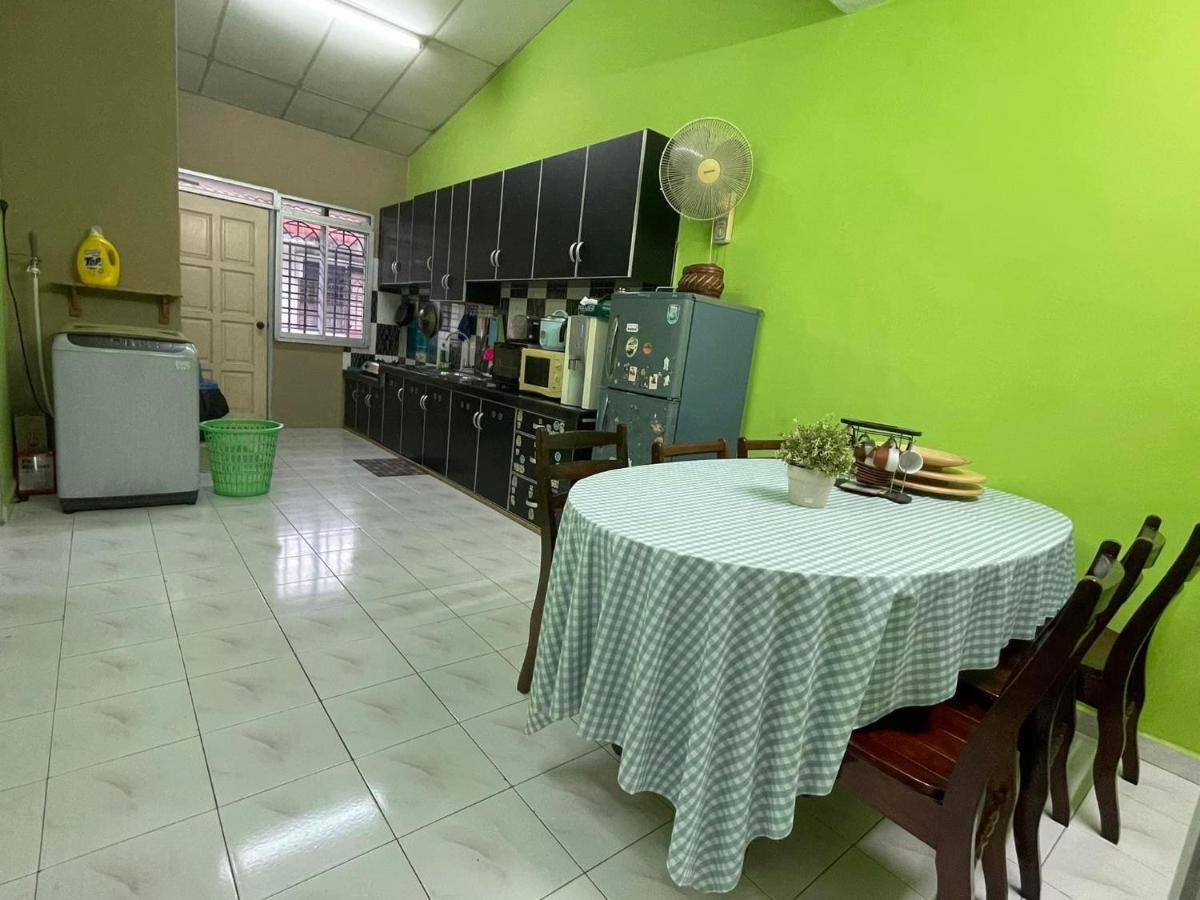 Homestaymuslim Di Teluk Intan Bagian luar foto