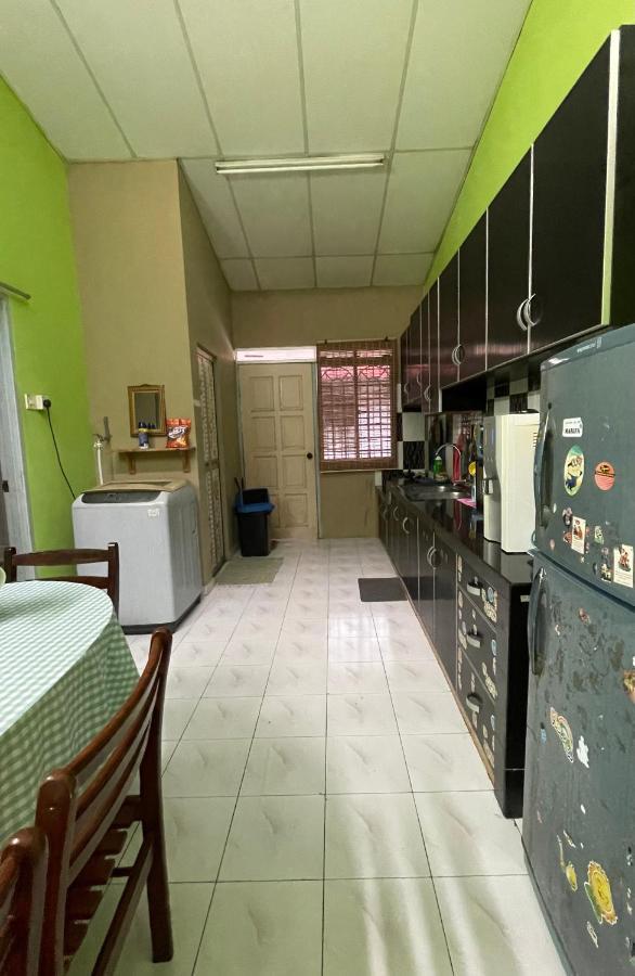 Homestaymuslim Di Teluk Intan Bagian luar foto