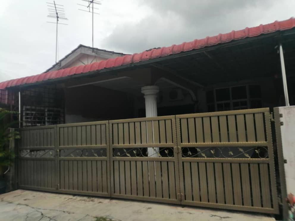 Homestaymuslim Di Teluk Intan Bagian luar foto
